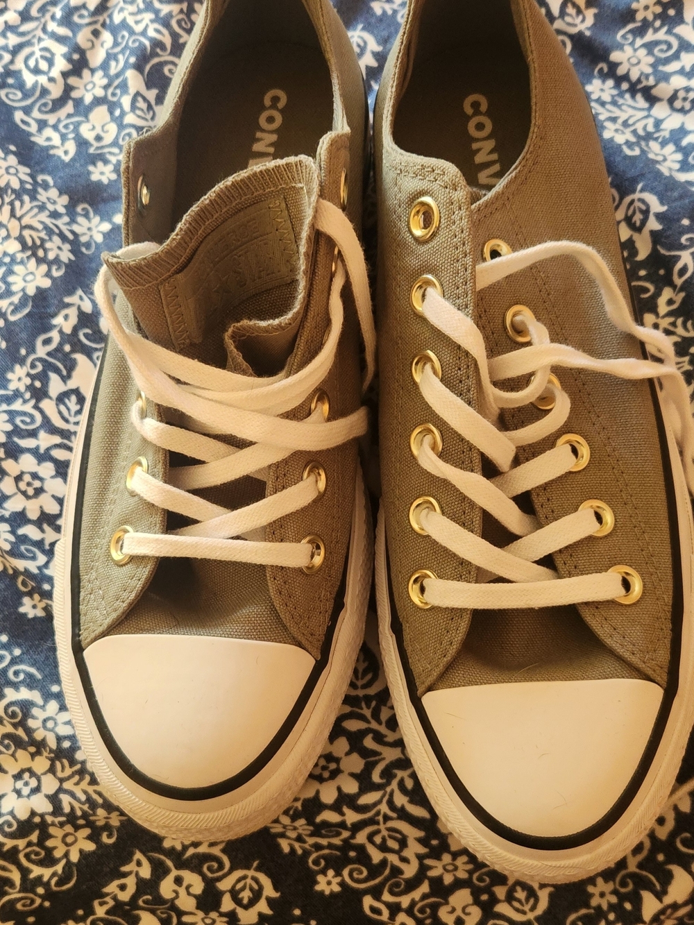 Title:
Converse Chuck Taylor All Star Lift Platform Low Olive Gold Eyelets Size8
